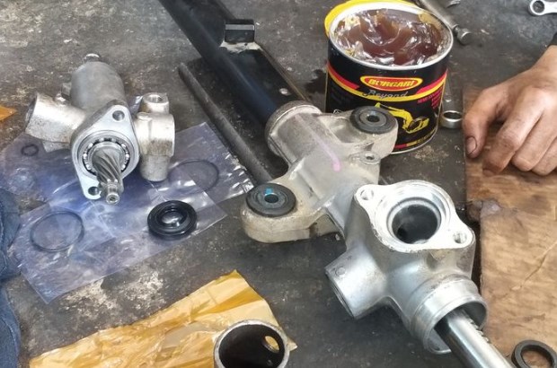 Ciri-ciri Power Steering Hidrolik Yang Bocor